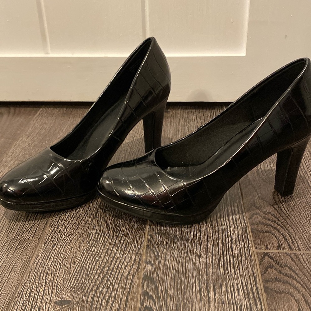 NWOT black patent shoes 7